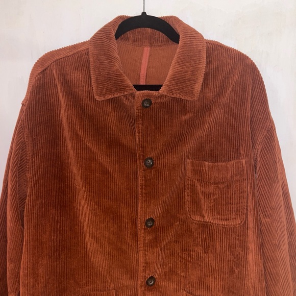 Brownish red corduroy button up jacket with a retro vibe - Picture 2 of 7